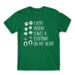 Every patient leaves a footprint on my heart Kelly Green Men's T-shirt for Veterinary, Work