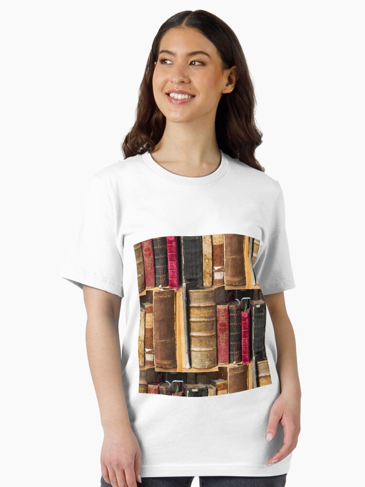 Bookworm Vintage books in bookshelf Unisex T-Shirt
