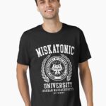 CTHULU AND LOVECRAFT - MISKATONIC UNIVERSITY Essential T-Shirt