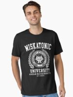 CTHULU AND LOVECRAFT - MISKATONIC UNIVERSITY Essential T-Shirt