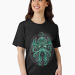 Great Cthulhu Essential T-Shirt