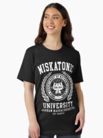 CTHULU AND LOVECRAFT - MISKATONIC UNIVERSITY Essential T-Shirt
