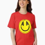 Headphones wire plug Essential T-Shirt