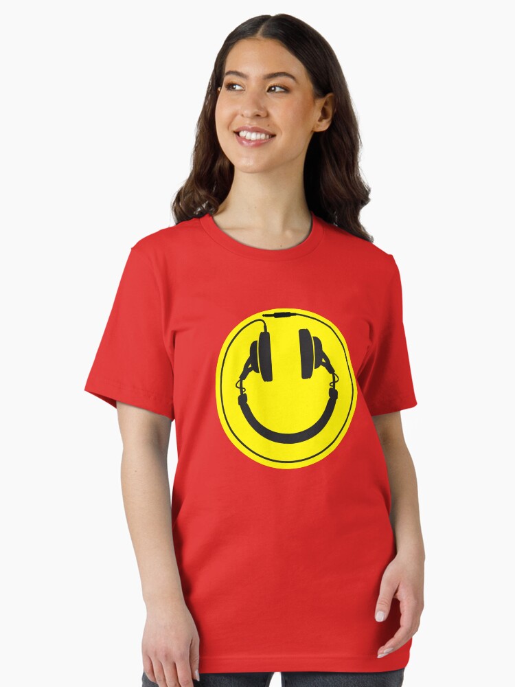 Headphones wire plug Essential T-Shirt